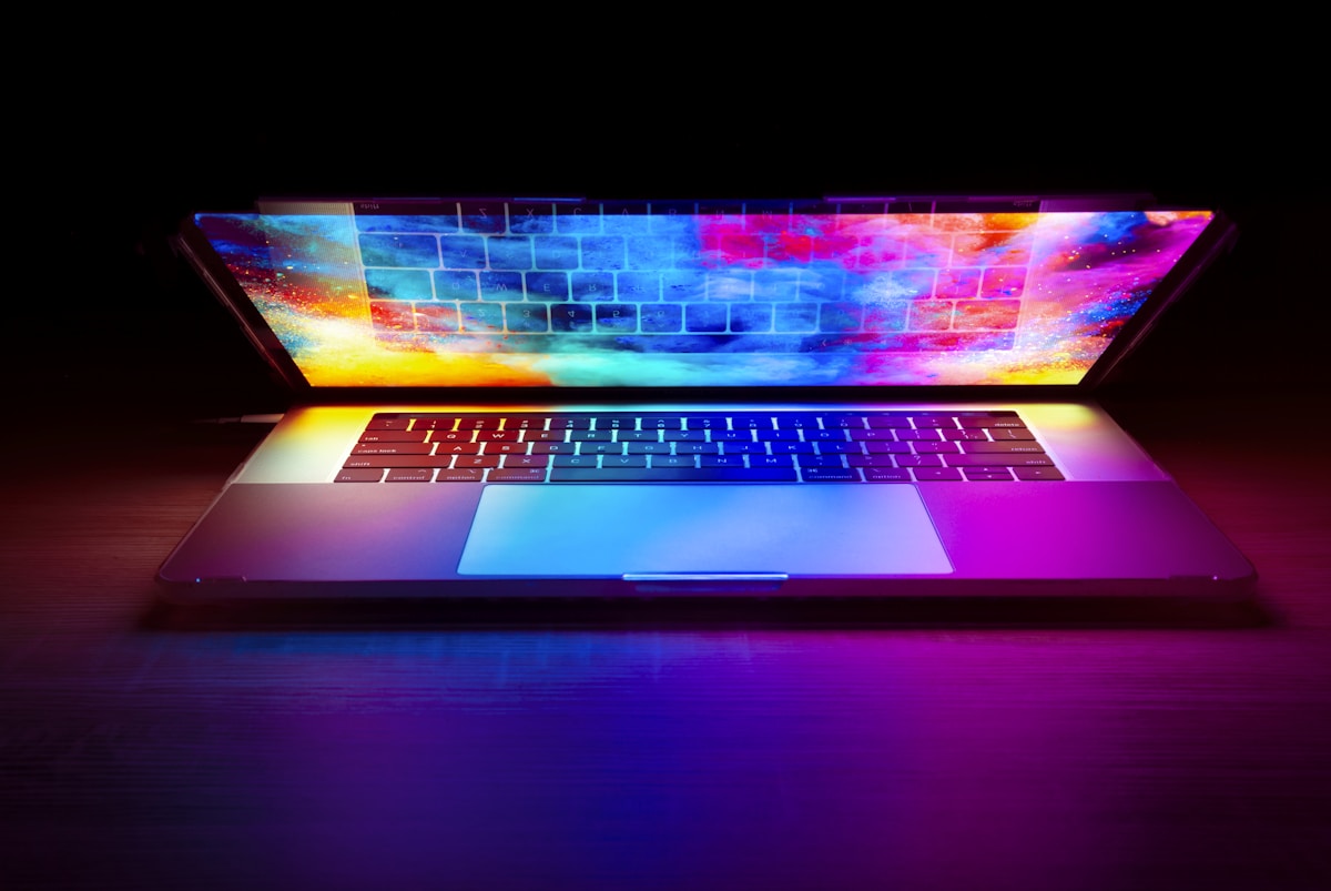 Antistatik Laboratuvar Ortamında Notebook Onarımı
